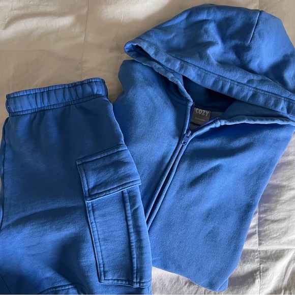 ‼️SOLD‼️TNA Sweatsuit - Picture 1 of 4